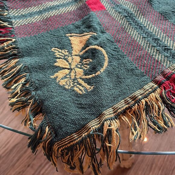 Festive Green and Gold Holiday Throw - Picture 4 of 6